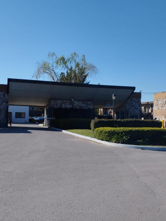 La Canada Village Pilar